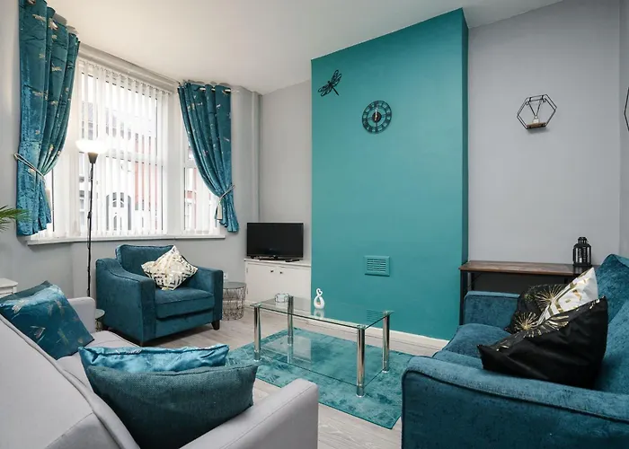 City Links-4Bdrm Terraced House-Parking-Antonio St