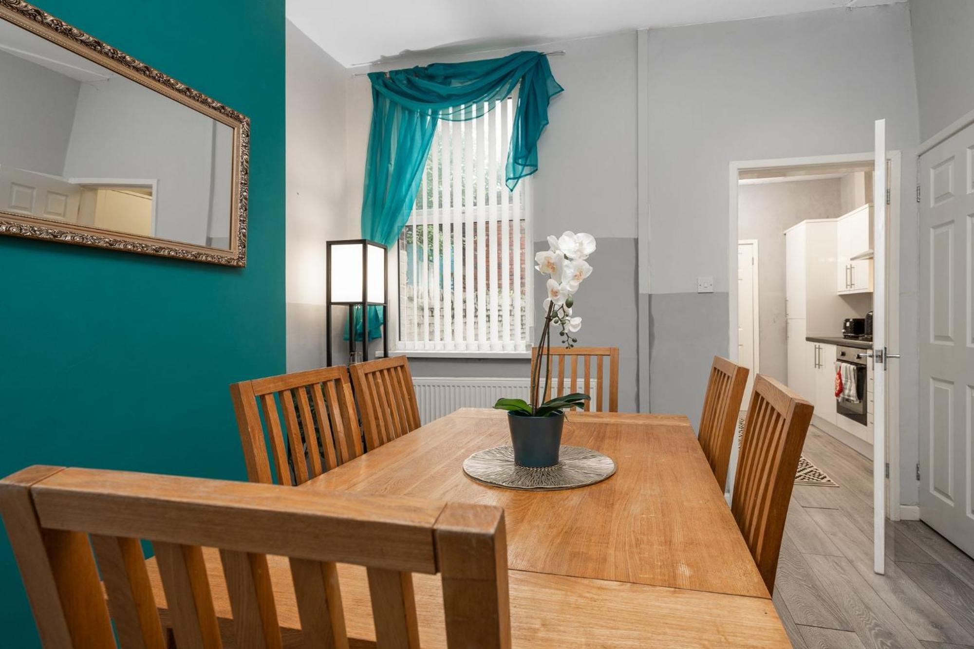 Apartment Links-4bdrm Terraced House-parking-antonio St