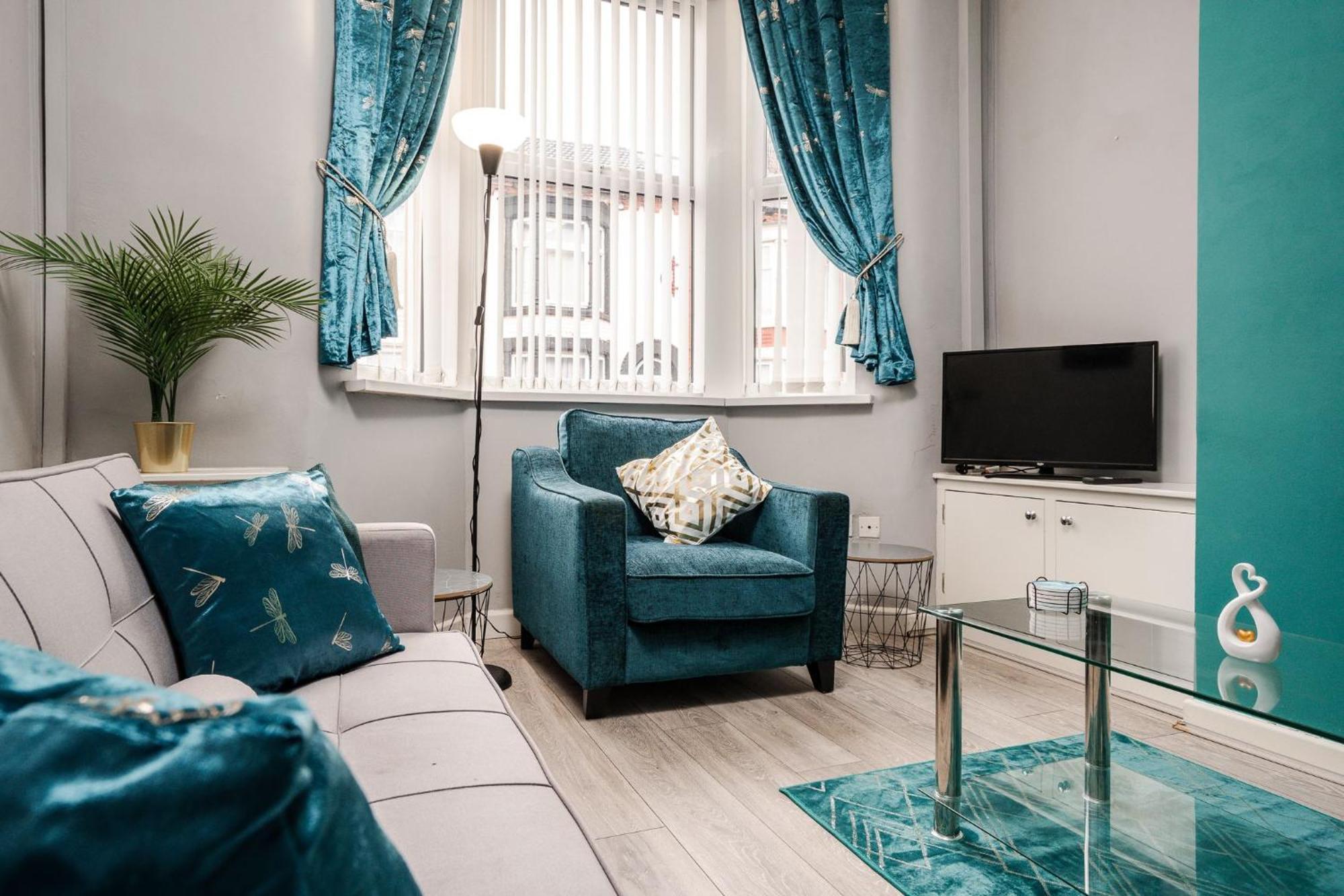 Apartment Links-4bdrm Terraced House-parking-antonio St *